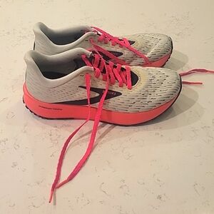 Brooks Running shoes hot pink grey DNA flash. Brooks Women's Hyperion Tempo Road
